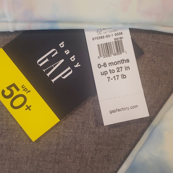 Baby Gap NWT 0-6mo rashguard/bathing suit - Picture 3 of 4